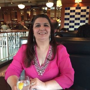 Meet your Posher, Ghada